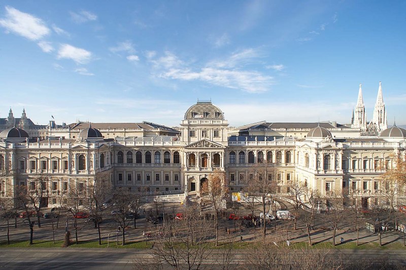 The main building of the University of Vienna on the Ringstraße | 650 plus